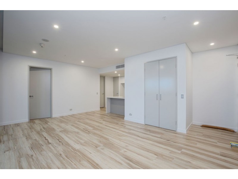 905/2 Como Crescent, Southport QLD 4215