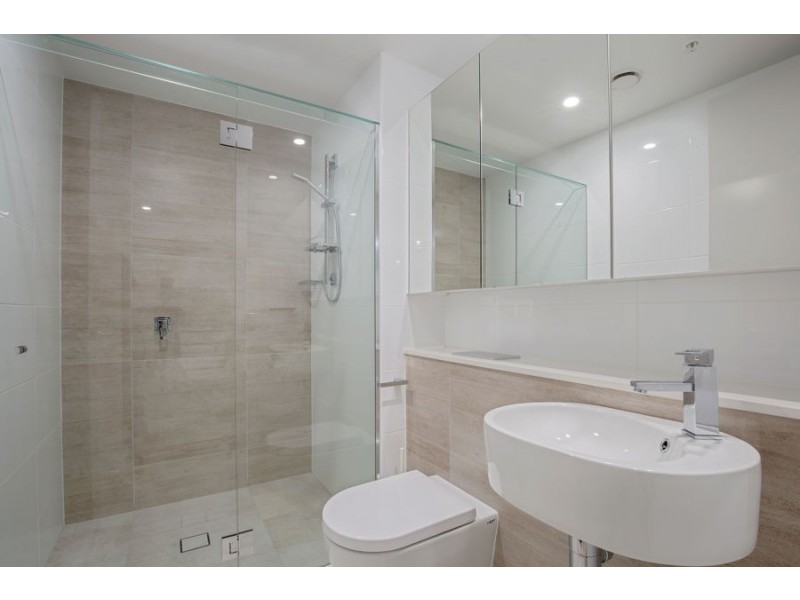 905/2 Como Crescent, Southport QLD 4215