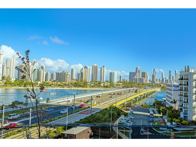905/2 Como Crescent, Southport QLD 4215