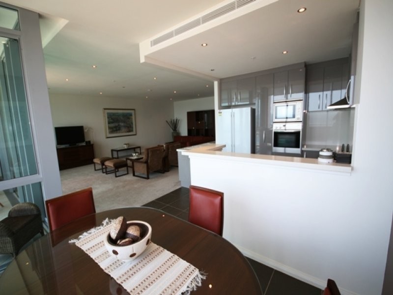 1 Como Crescent, Southport QLD 4215