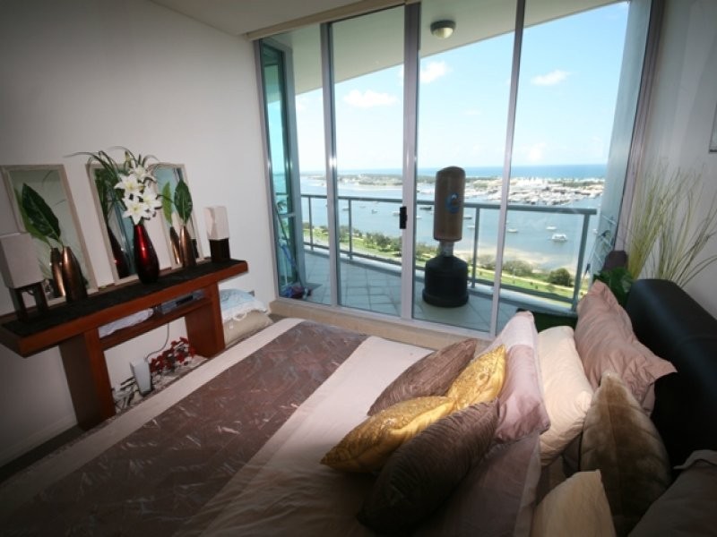1 Como Crescent, Southport QLD 4215