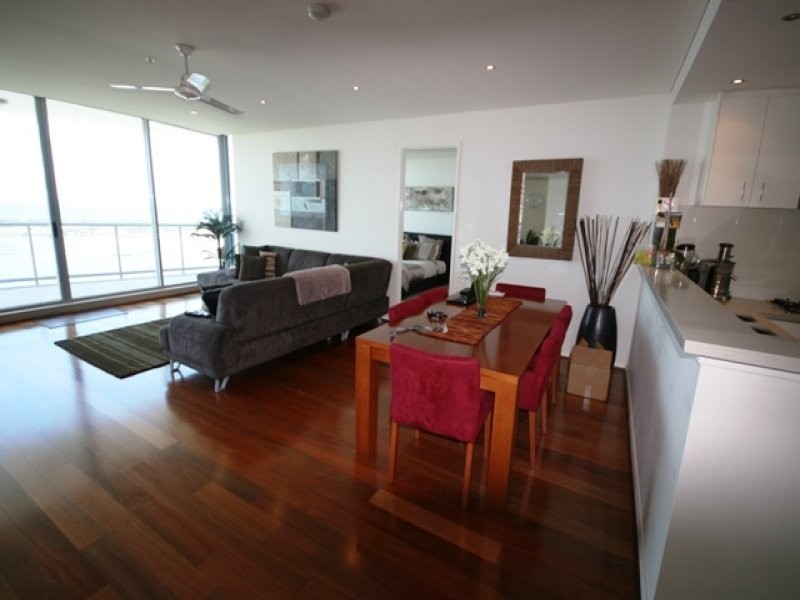 1 Como Crescent, Southport QLD 4215