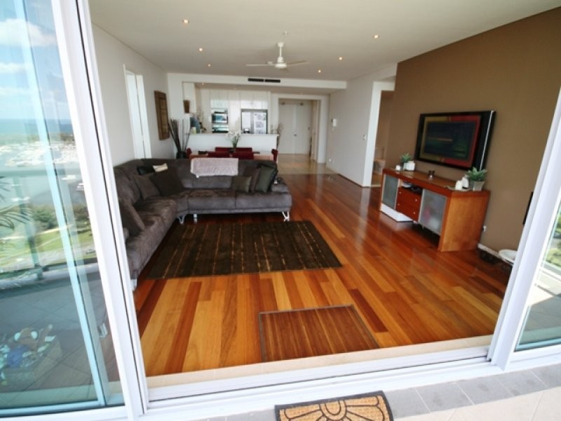1 Como Crescent, Southport QLD 4215
