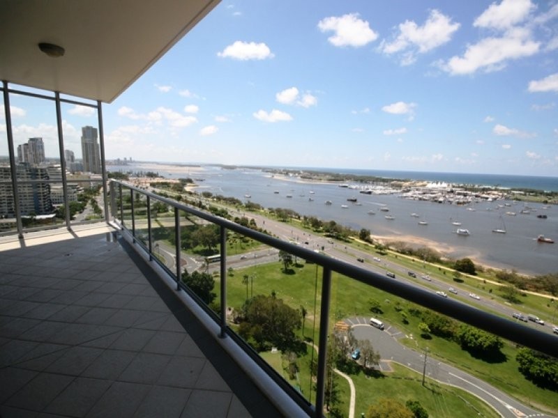 1 Como Crescent, Southport QLD 4215