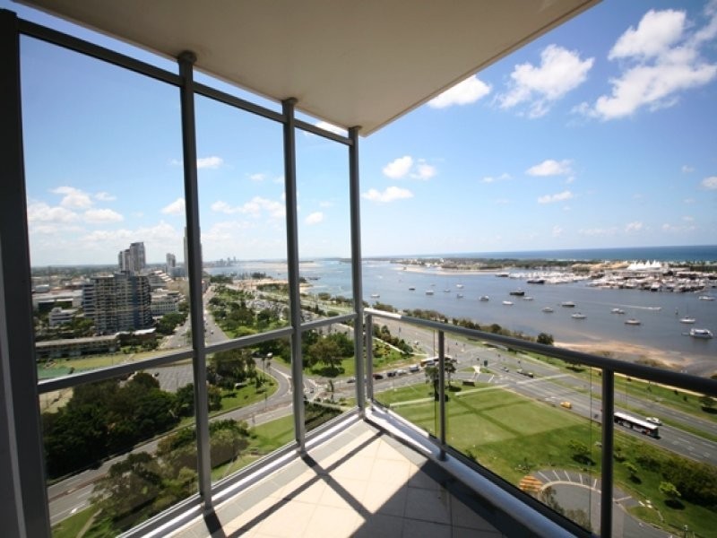 1 Como Crescent, Southport QLD 4215