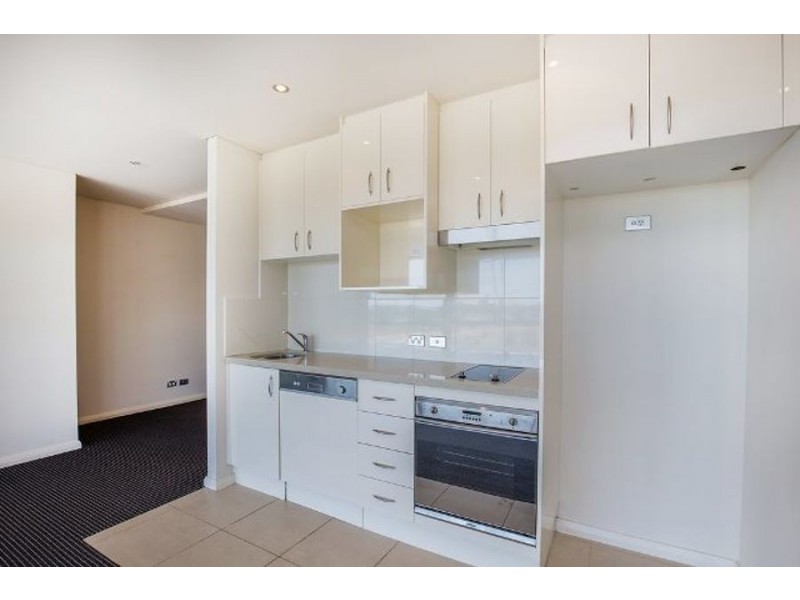 1 Como Crescent, Southport QLD 4215