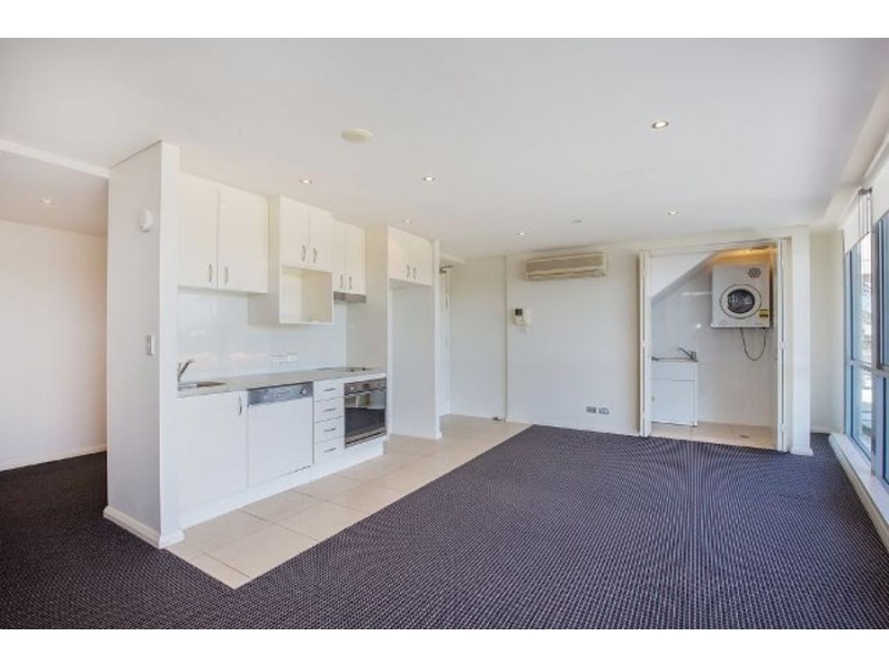 1 Como Crescent, Southport QLD 4215