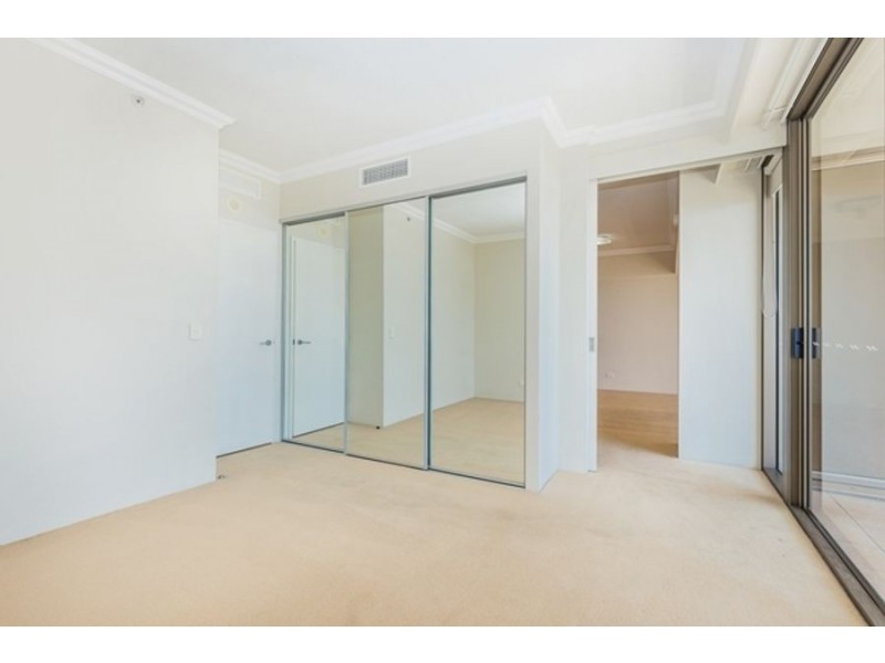 11/50 Marine Parade, Southport QLD 4215