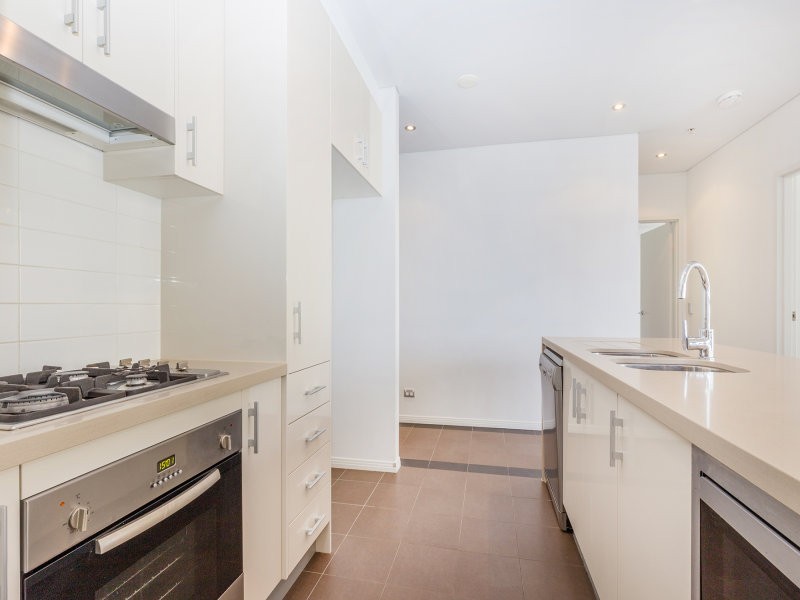 1704/2 Aqua Street, Southport QLD 4215
