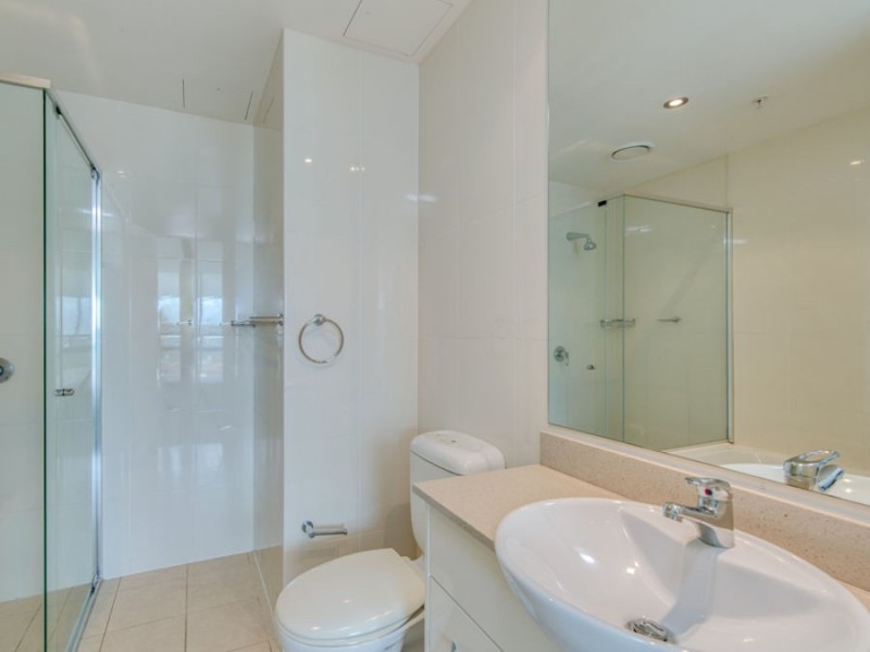 1 Como Crescent, Southport QLD 4215