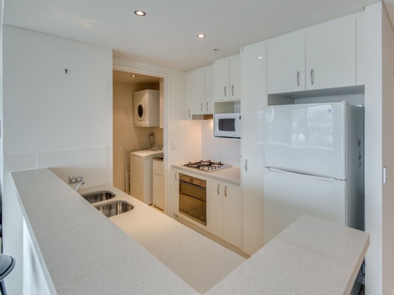 1 Como Crescent, Southport QLD 4215