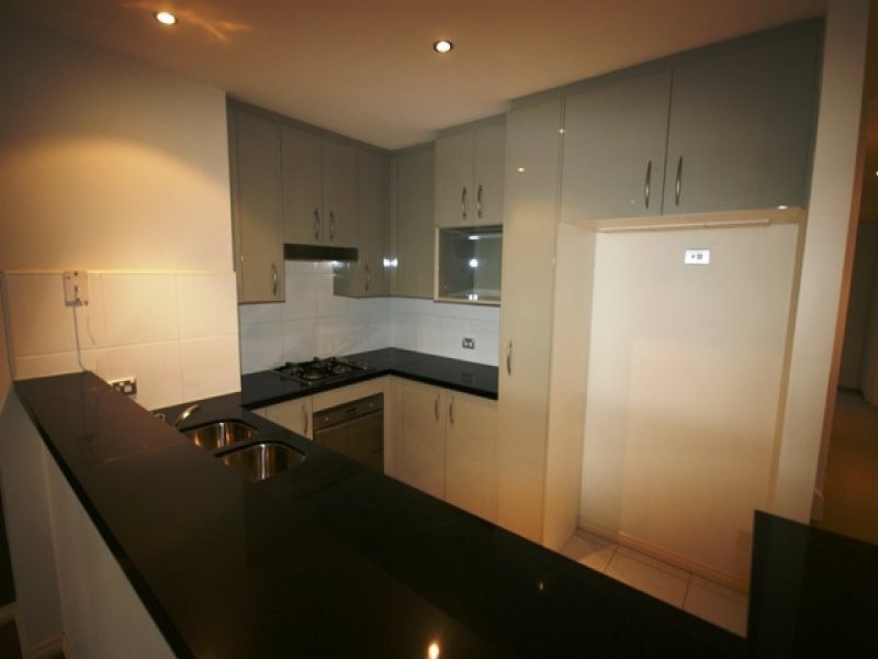 205/3 Como Crescent, Southport QLD 4215