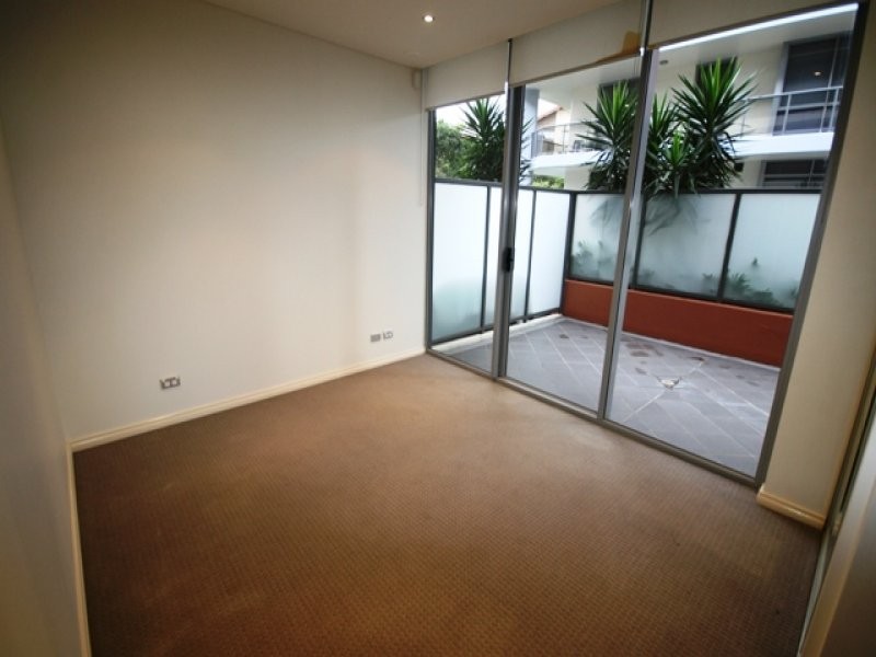 205/3 Como Crescent, Southport QLD 4215