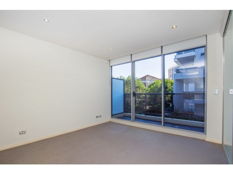 205/3 Como Crescent, Southport QLD 4215