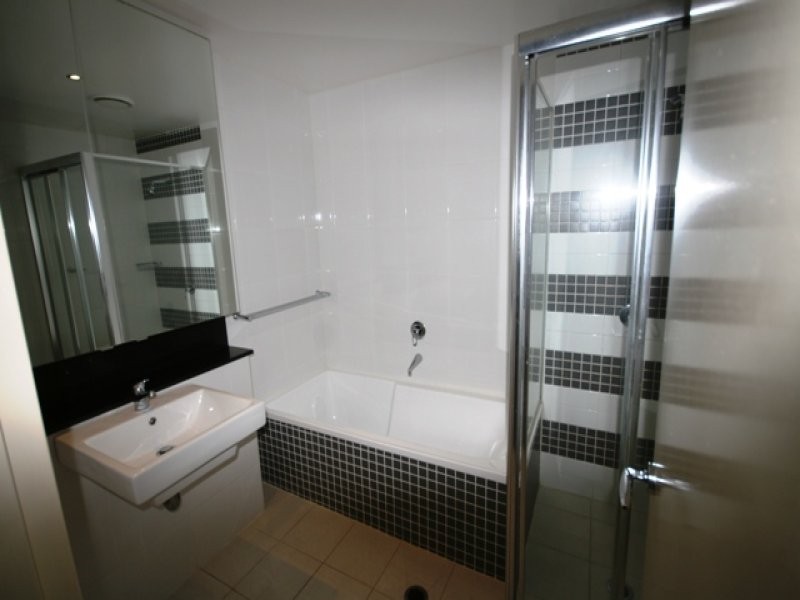 205/3 Como Crescent, Southport QLD 4215