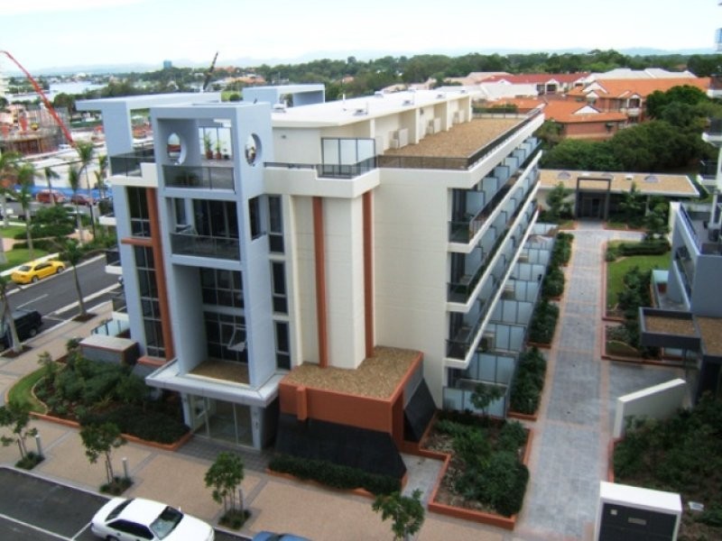 205/3 Como Crescent, Southport QLD 4215
