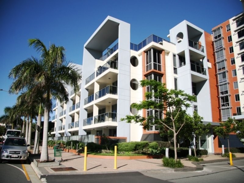 205/3 Como Crescent, Southport QLD 4215