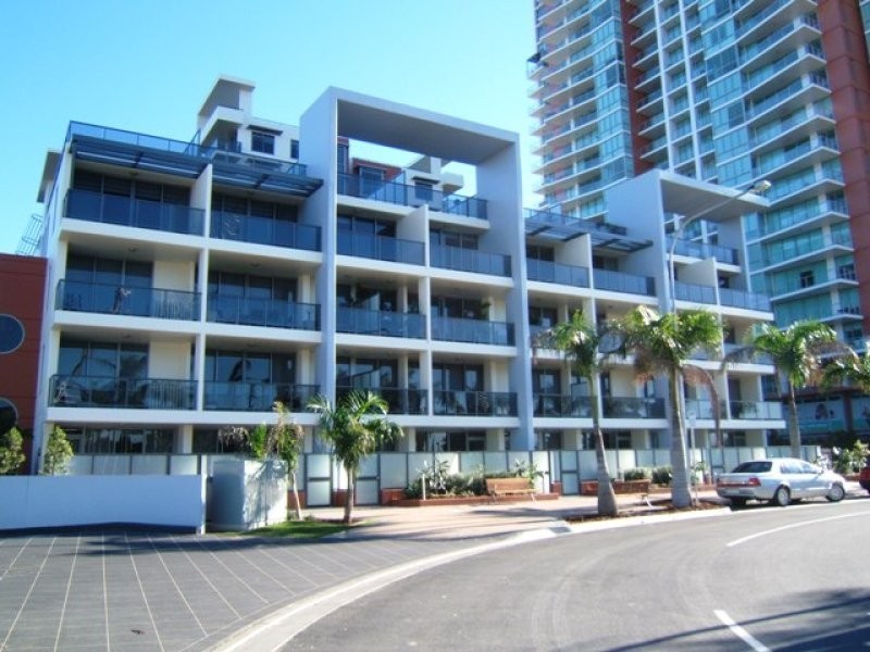 205/3 Como Crescent, Southport QLD 4215