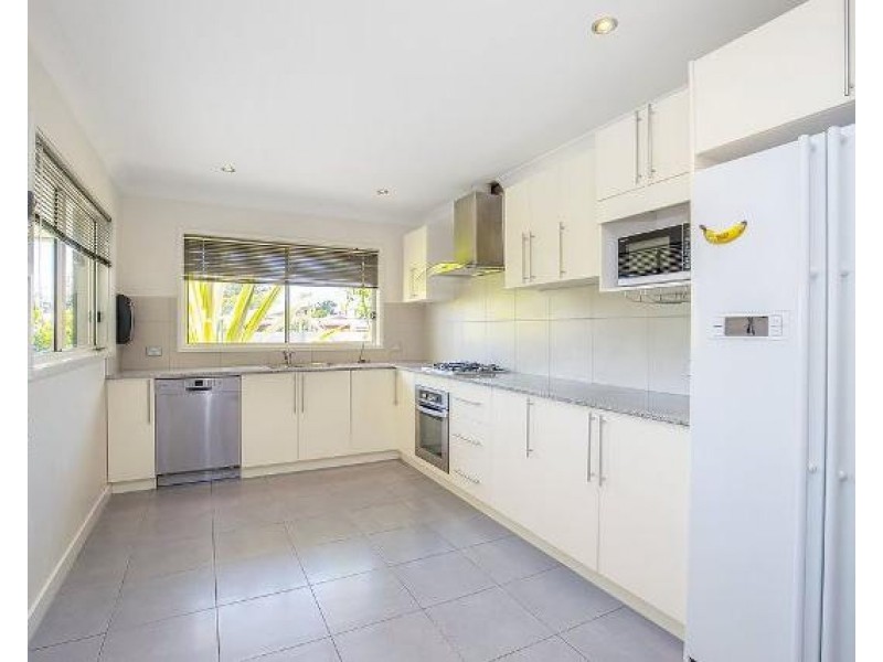 28 Bermuda Street, Broadbeach Waters QLD 4218
