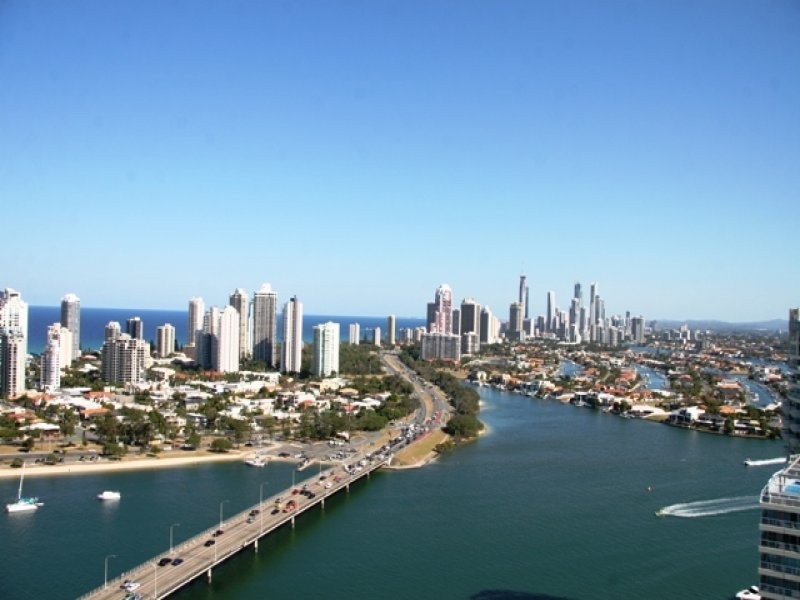 4 Como Crescent, Southport QLD 4215