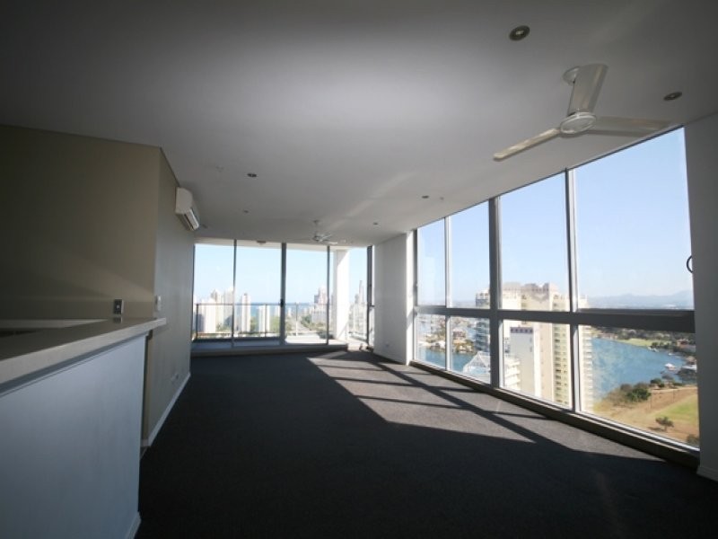 4 Como Crescent, Southport QLD 4215