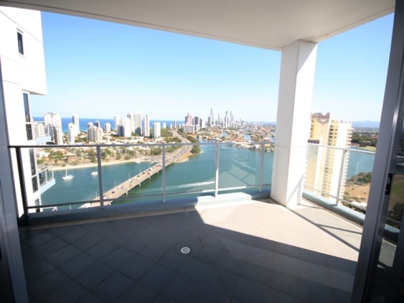 4 Como Crescent, Southport QLD 4215