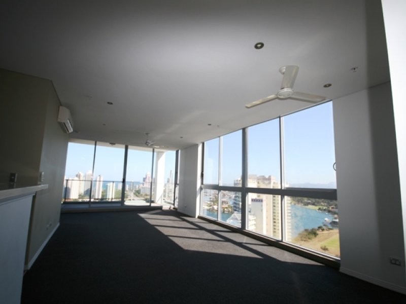 4 Como Crescent, Southport QLD 4215