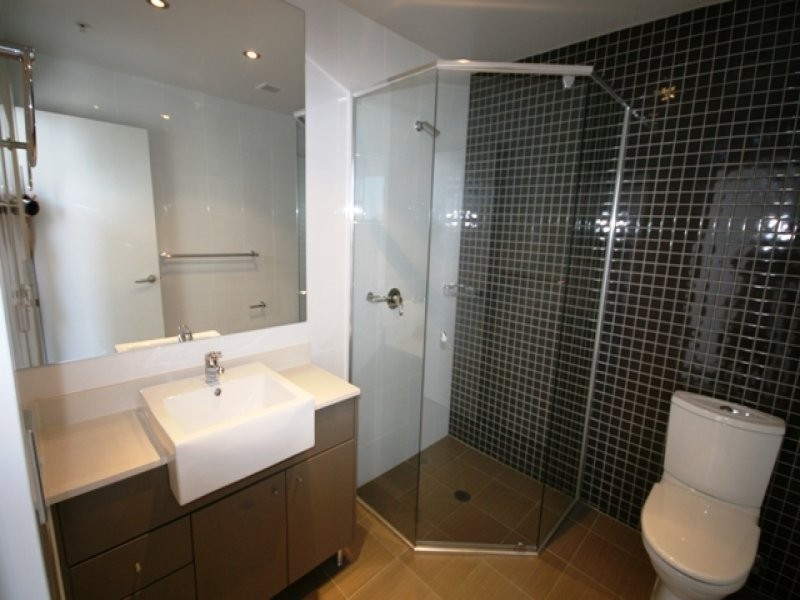 4 Como Crescent, Southport QLD 4215