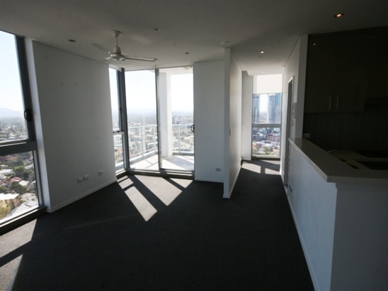 4 Como Crescent, Southport QLD 4215