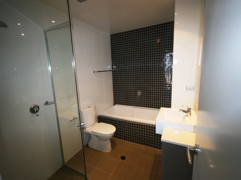 4 Como Crescent, Southport QLD 4215