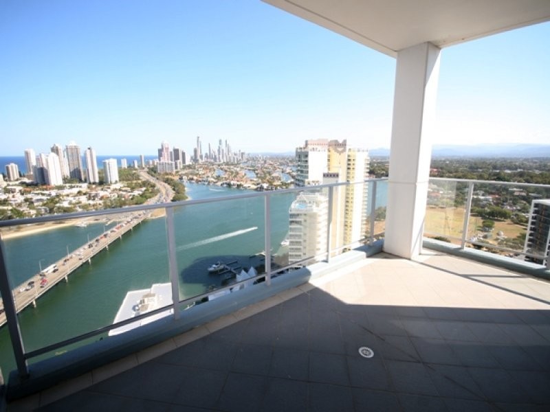 4 Como Crescent, Southport QLD 4215