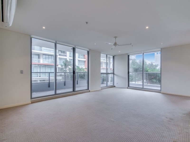 3 Como Crescent, Southport QLD 4215