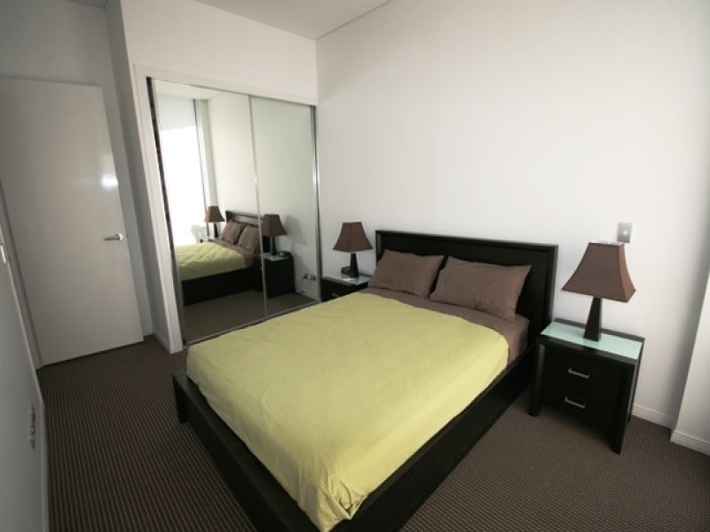 2 Aqua Street, Southport QLD 4215