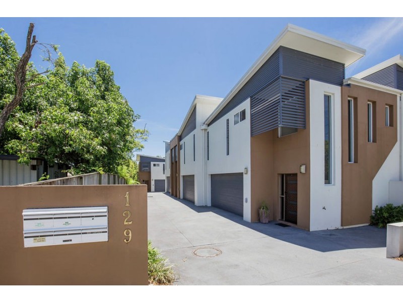 129 Pohlman Street, Southport QLD 4215