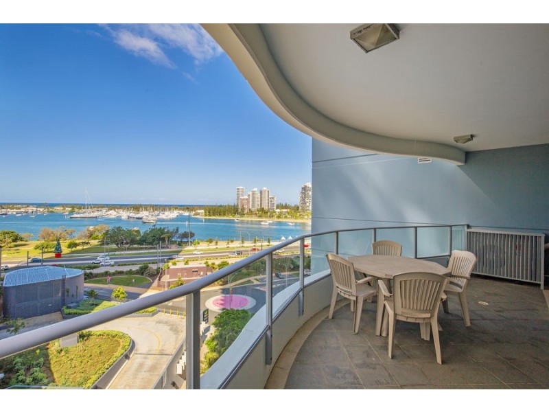 4 Como Crescent, Southport QLD 4215