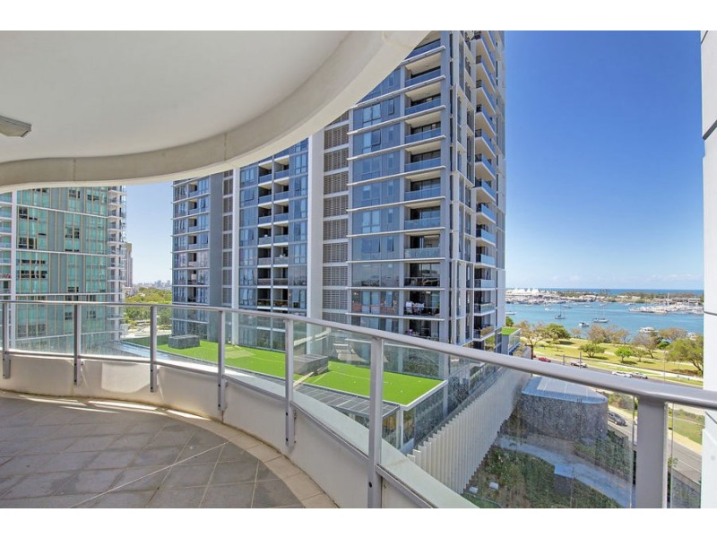 4 Como Crescent, Southport QLD 4215