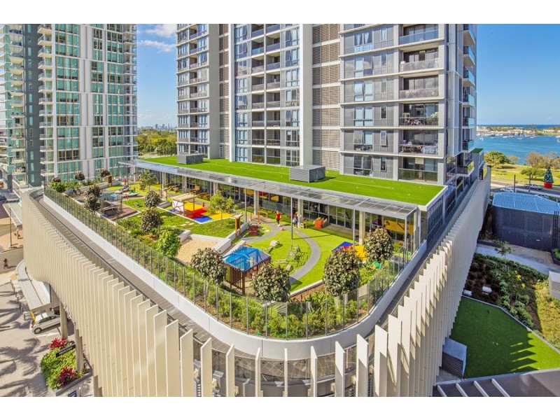 4 Como Crescent, Southport QLD 4215