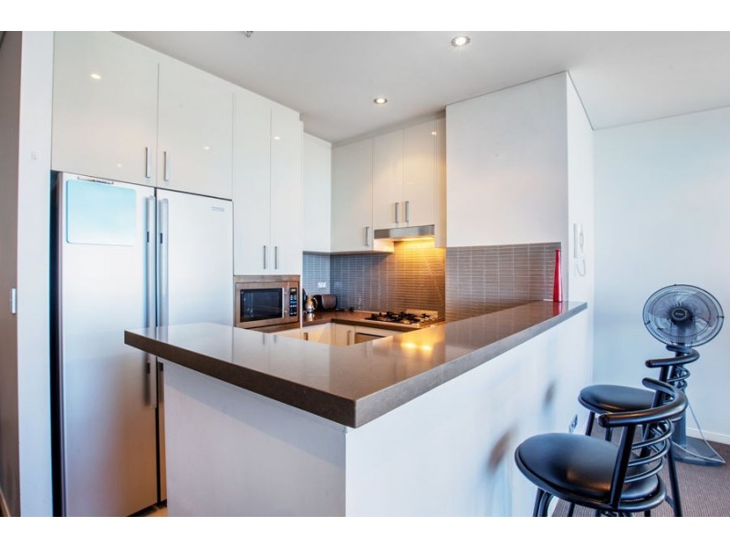 4 Como Crescent, Southport QLD 4215