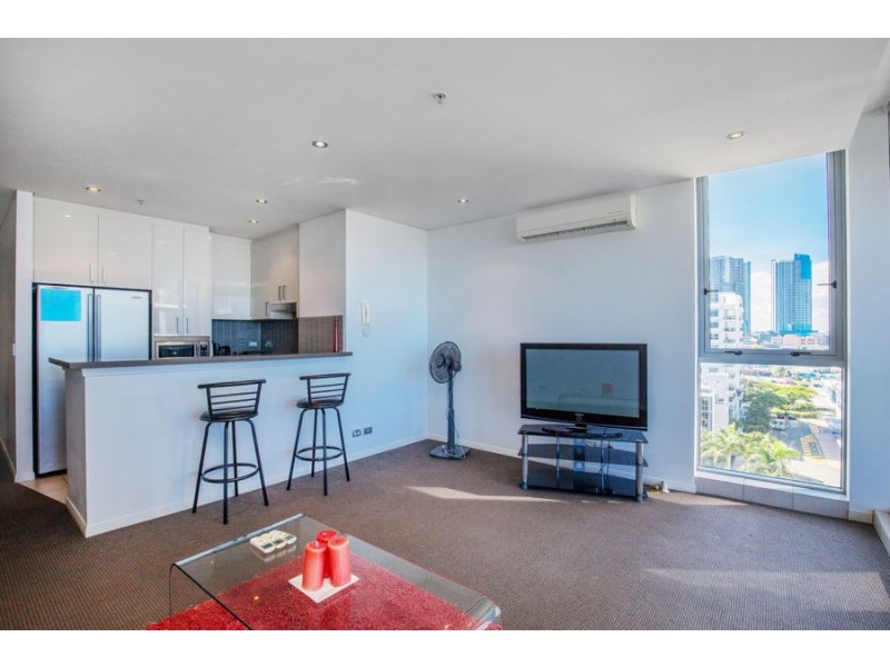 4 Como Crescent, Southport QLD 4215