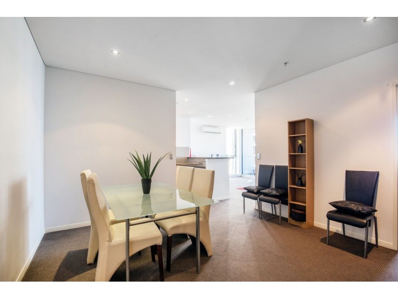 4 Como Crescent, Southport QLD 4215