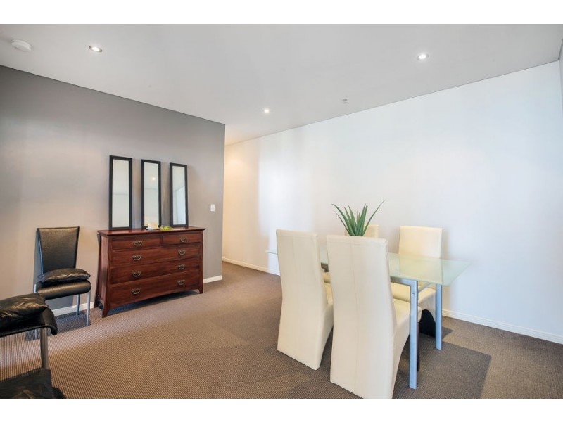 4 Como Crescent, Southport QLD 4215