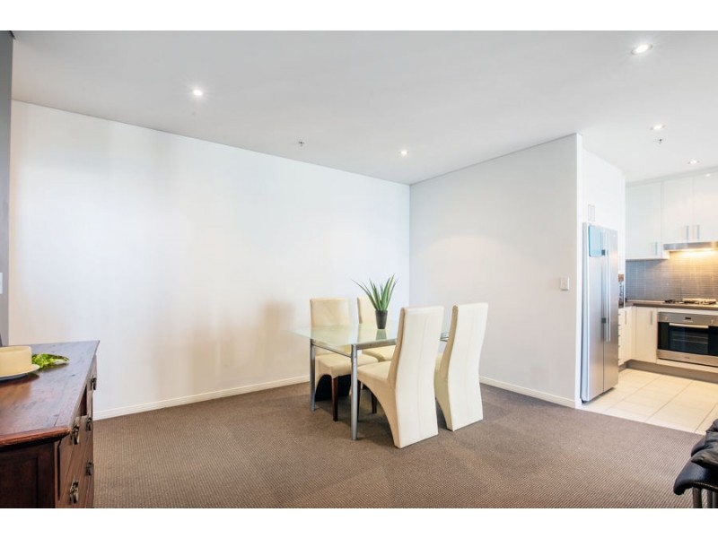 4 Como Crescent, Southport QLD 4215