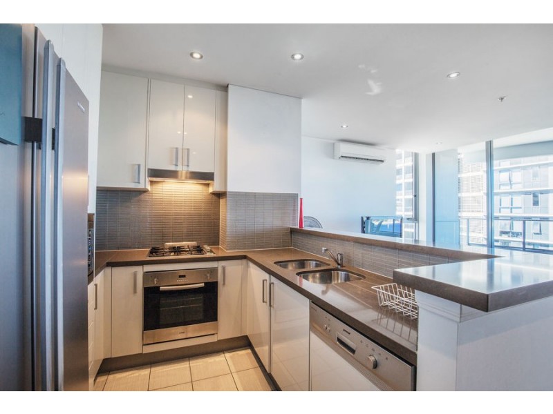 4 Como Crescent, Southport QLD 4215