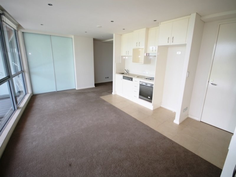 1 Como Crescent, Southport QLD 4215