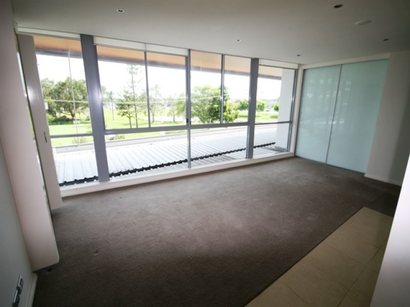 1 Como Crescent, Southport QLD 4215