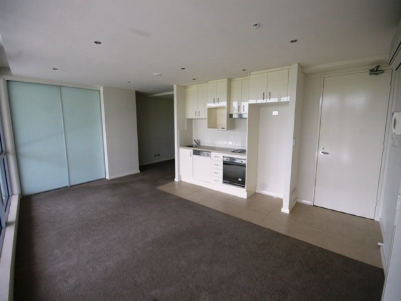 1 Como Crescent, Southport QLD 4215