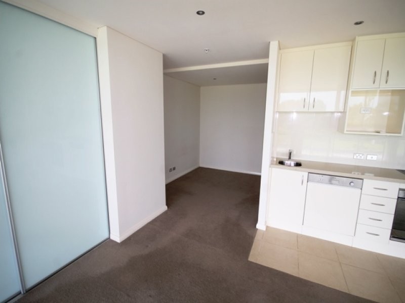 1 Como Crescent, Southport QLD 4215