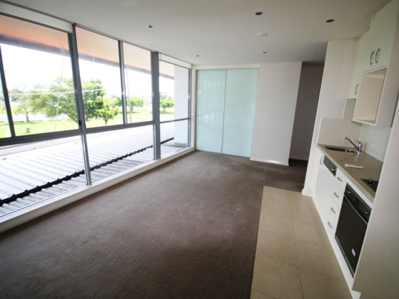 1 Como Crescent, Southport QLD 4215