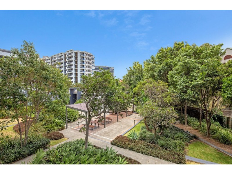 414/3 Como Crescent, Southport QLD 4215