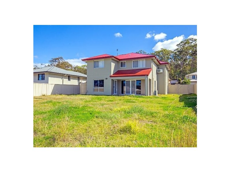 8 Caragh, Oxenford QLD 4210